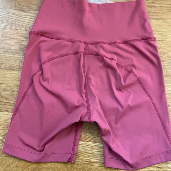 Outdoor Voices Lightform Shorts 7” - Picture 3 of 8